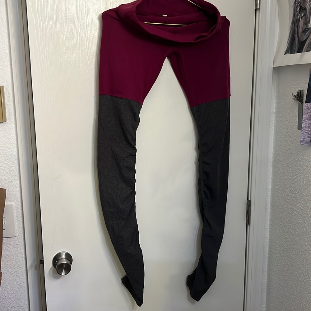 Alo Goddess Legging in Cranberry-L